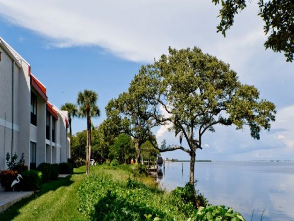 Two Bedrooms Beach Condo across the street from the Beach