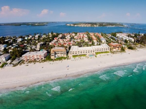 Two Bedrooms Beach Condo across the street from the Beach