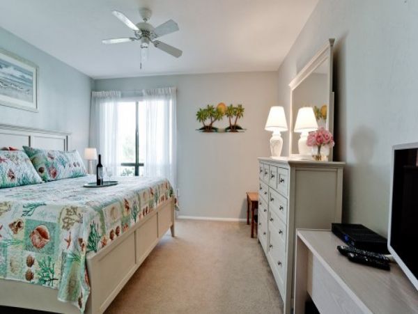 Two Bedrooms Beach Condo across the street from the Beach