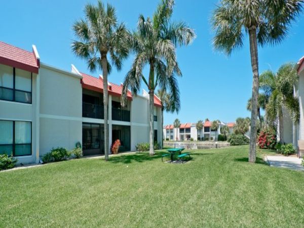 Two Bedrooms Beach Condo across the street from the Beach