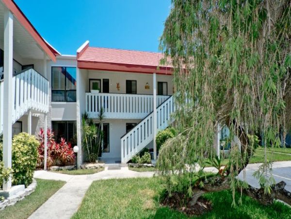Two Bedrooms Beach Condo across the street from the Beach