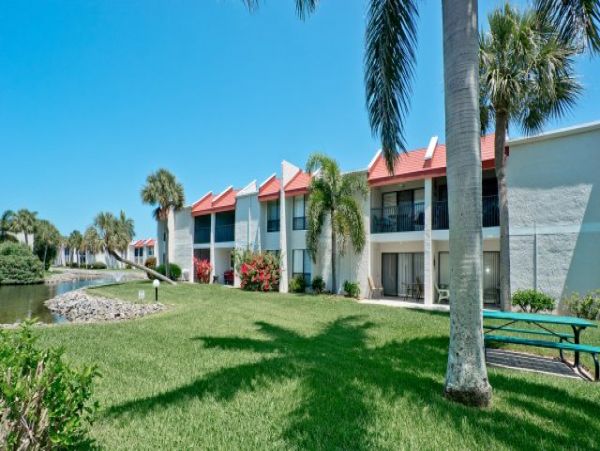 Two Bedrooms Beach Condo across the street from the Beach