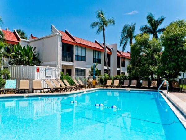 Two Bedrooms Beach Condo across the street from the Beach
