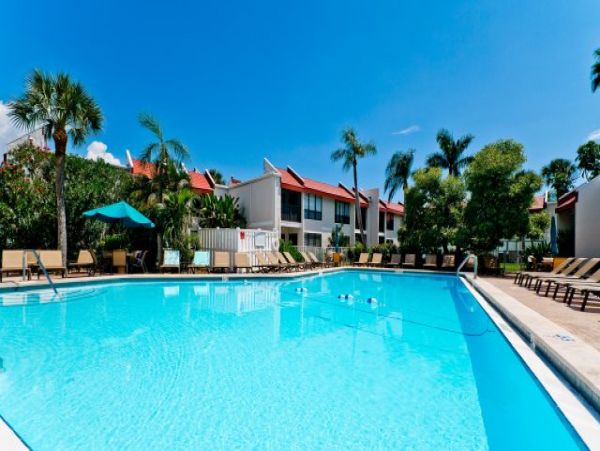 Two Bedrooms Beach Condo across the street from the Beach