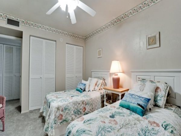 Two Bedrooms Beach Condo With Pool