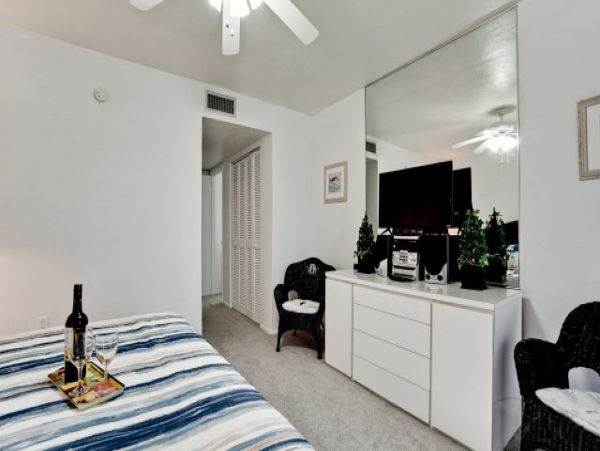Two Bedrooms Beach Condo With Pool