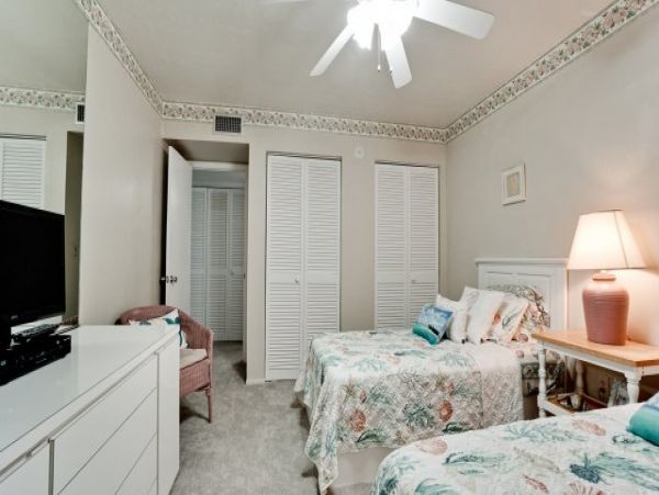 Two Bedrooms Beach Condo With Pool