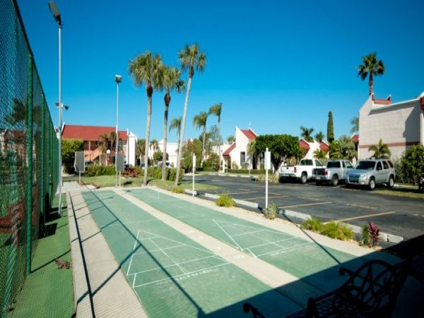 Two Bedrooms Beach Condo With Pool