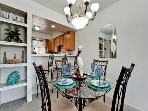 Two Bedrooms Beach Condo With Pool