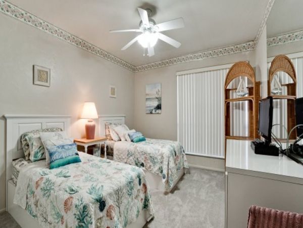 Two Bedrooms Beach Condo With Pool