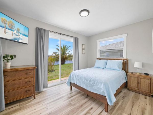 Fort Myers Vacation Home Sleeps 12 Guests