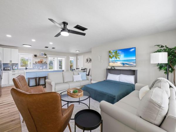 Fort Myers Vacation Home Sleeps 12 Guests