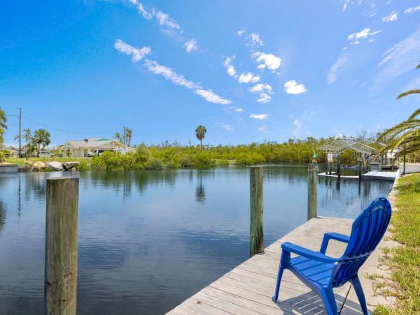 Fort Myers Vacation Home Sleeps 12 Guests