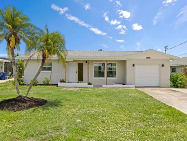 Fort Myers Vacation Home Sleeps 12 Guests