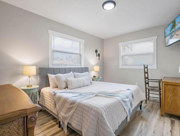 Fort Myers Vacation Home Sleeps 12 Guests