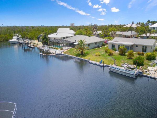 Fort Myers Vacation Home Sleeps 12 Guests