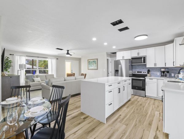 Fort Myers Vacation Home Sleeps 12 Guests