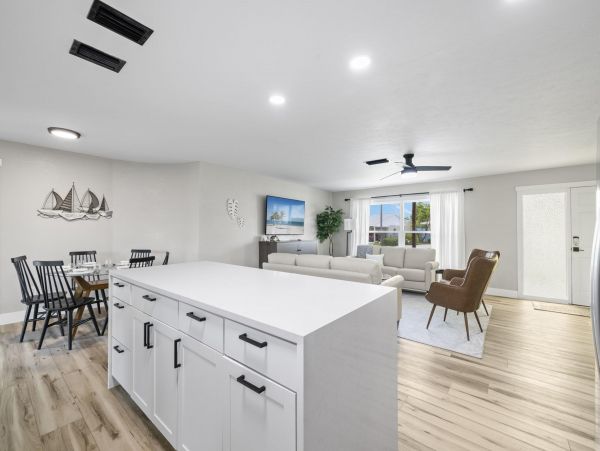 Fort Myers Vacation Home Sleeps 12 Guests