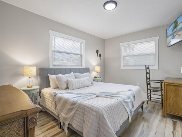 Fort Myers Vacation Home Sleeps 12 Guests