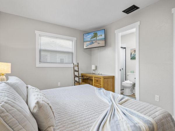 Fort Myers Vacation Home Sleeps 12 Guests