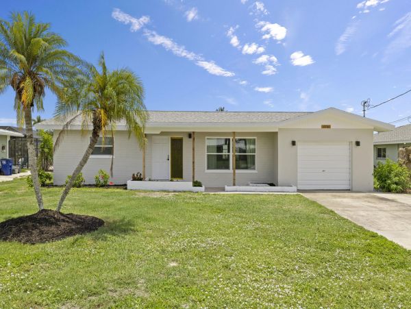 Fort Myers Vacation Home Sleeps 12 Guests