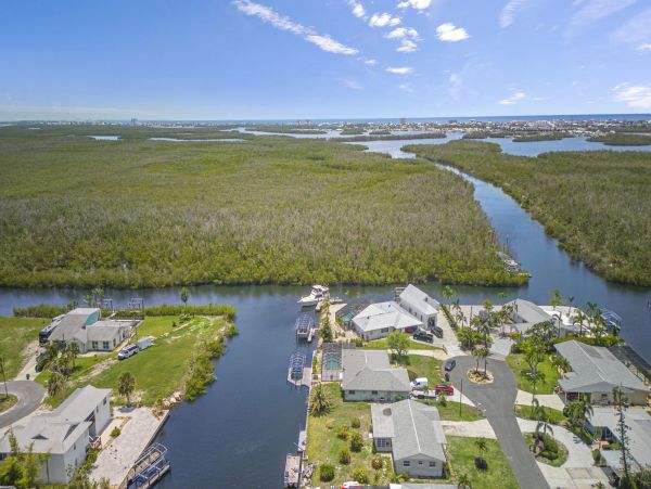 Fort Myers Vacation Home Sleeps 12 Guests