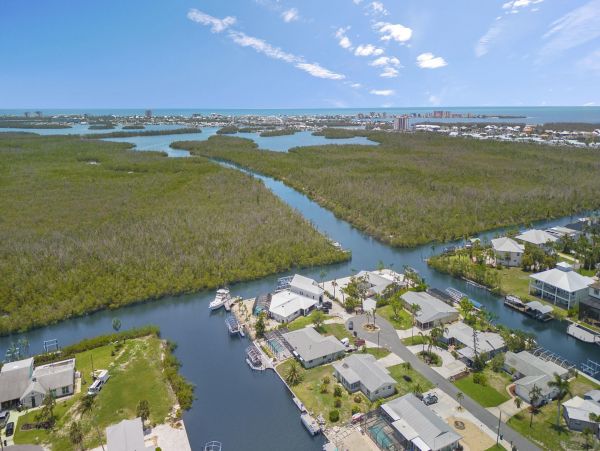 Fort Myers Vacation Home Sleeps 12 Guests