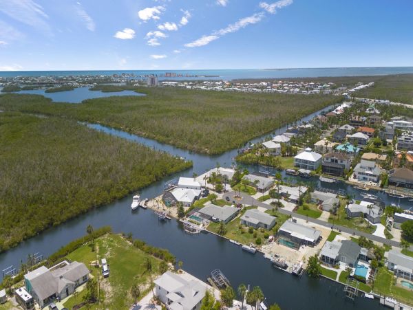 Fort Myers Vacation Home Sleeps 12 Guests