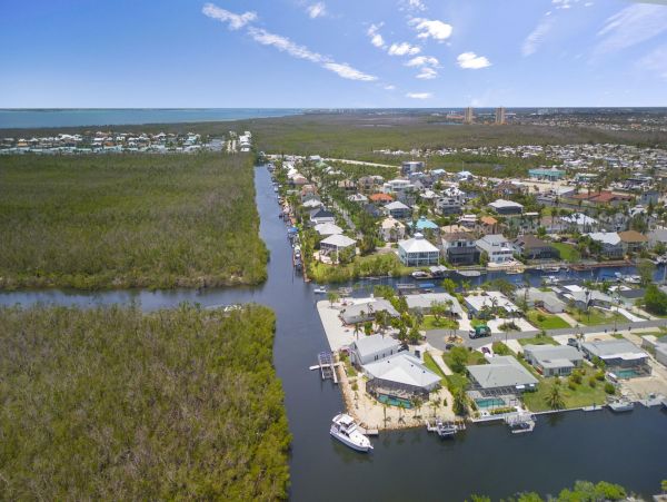 Fort Myers Vacation Home Sleeps 12 Guests