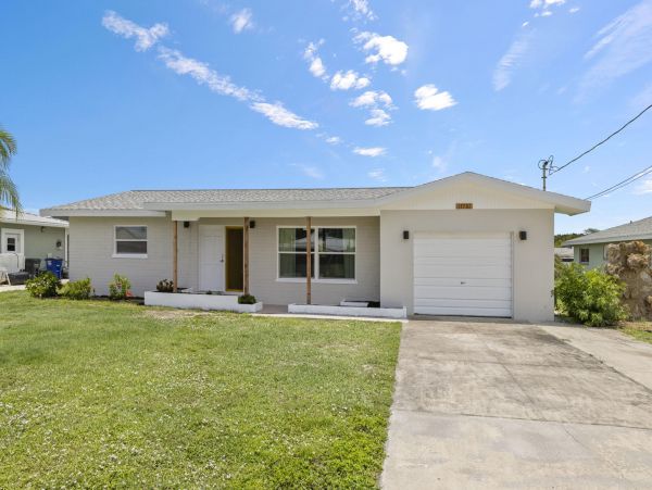 Fort Myers Vacation Home Sleeps 12 Guests