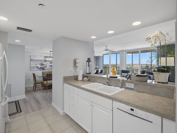 Fort Myers Luxury Vacation Penthouse Three Bedrooms On Beach