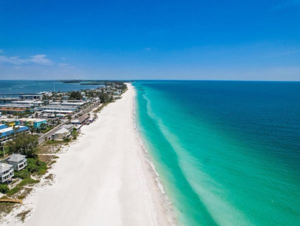 Bradenton Beach Charming One Bedroom Vacation Condo