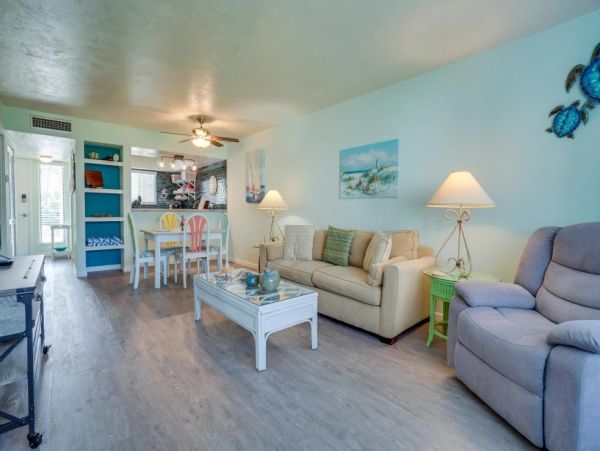 Bradenton Beach Charming One Bedroom Vacation Condo