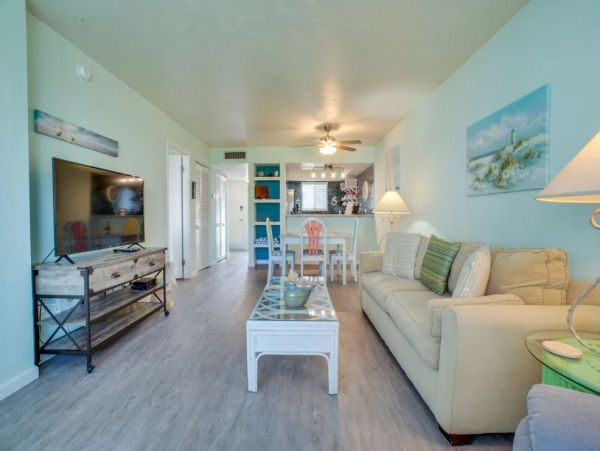 Bradenton Beach Charming One Bedroom Vacation Condo