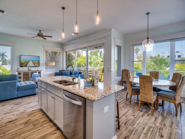 Bradenton Beach 4 Bedroom Vacation Getaway Pool &. Sleeps 12