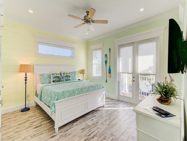 Bradenton Beach 4 Bedroom Vacation Getaway Pool &. Sleeps 12