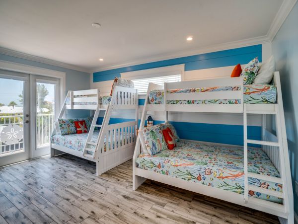 Bradenton Beach 4 Bedroom Vacation Getaway Pool &. Sleeps 12