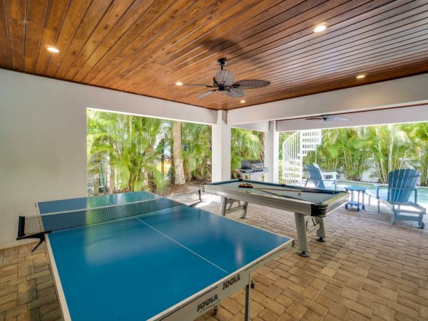Bradenton Beach 4 Bedroom Vacation Getaway Pool &. Sleeps 12