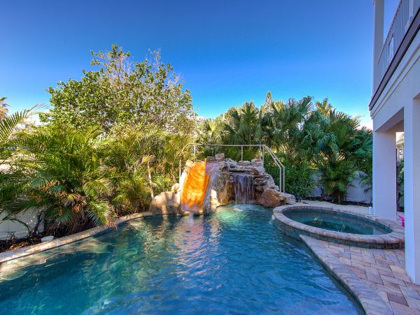 Bradenton Beach 4 Bedroom Vacation Getaway Pool &. Sleeps 12