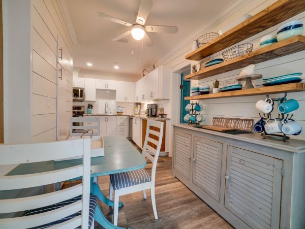 Bradenton Beach Pool Vacation Home with 4 Bedrooms Sleeps 10