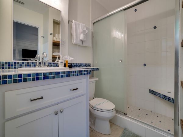 Bradenton Beach Pool Vacation Home with 4 Bedrooms Sleeps 10
