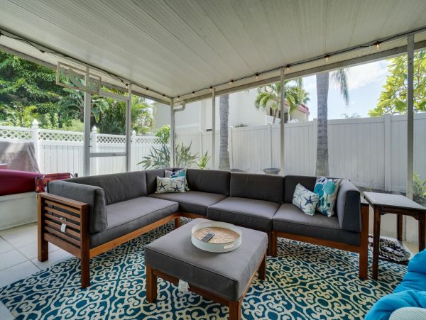 Bradenton Beach Pool Vacation Home with 4 Bedrooms Sleeps 10