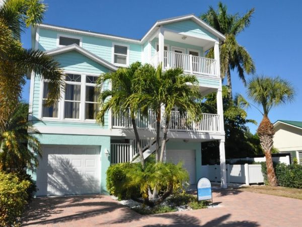 Holmes Beach Vacation Home Two Bedrooms Short Walk to Beach