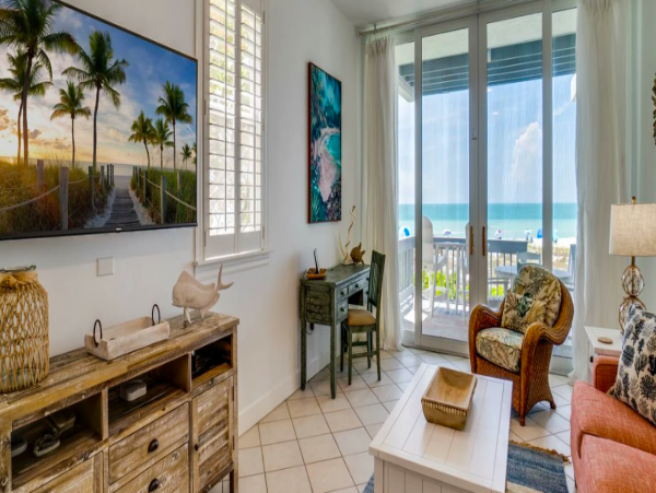 Exclusive Beach Front Condo 2 bedrooms 2,5 bathrooms
