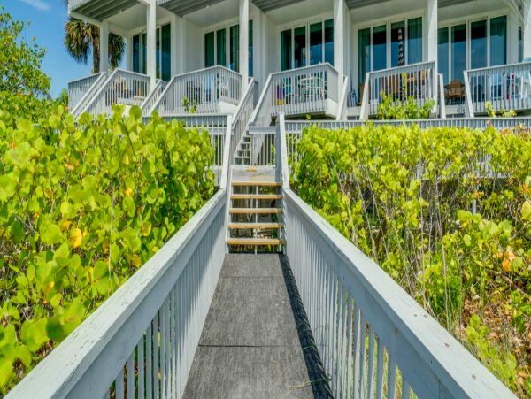 Exclusive Beach Front Condo 2 bedrooms 2,5 bathrooms