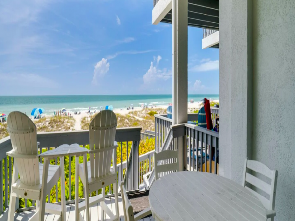 Exclusive Beach Front Condo 2 bedrooms 2,5 bathrooms