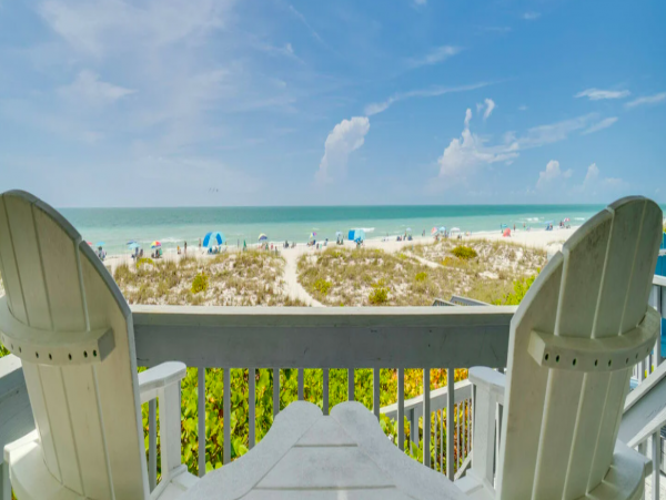 Exclusive Beach Front Condo 2 bedrooms 2,5 bathrooms