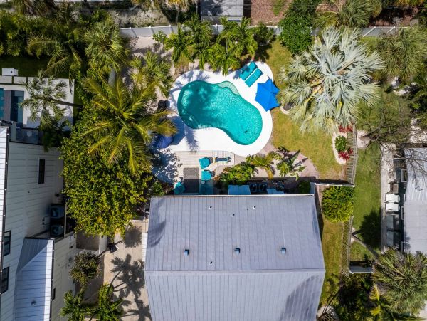 Holmes Beach Vacation Home Four Bedrooms Short Walk to Beach
