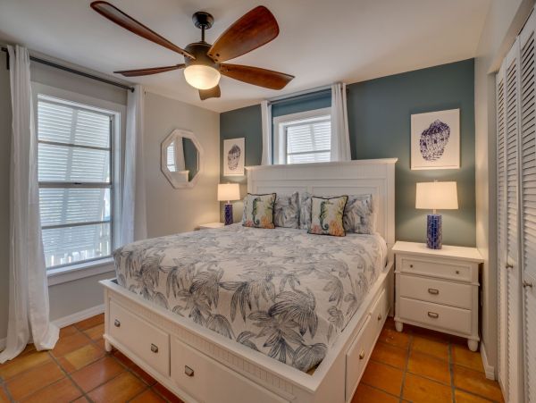 Holmes Beach Vacation Home Four Bedrooms Short Walk to Beach