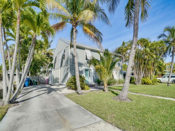 Holmes Beach Vacation Home Four Bedrooms Short Walk to Beach